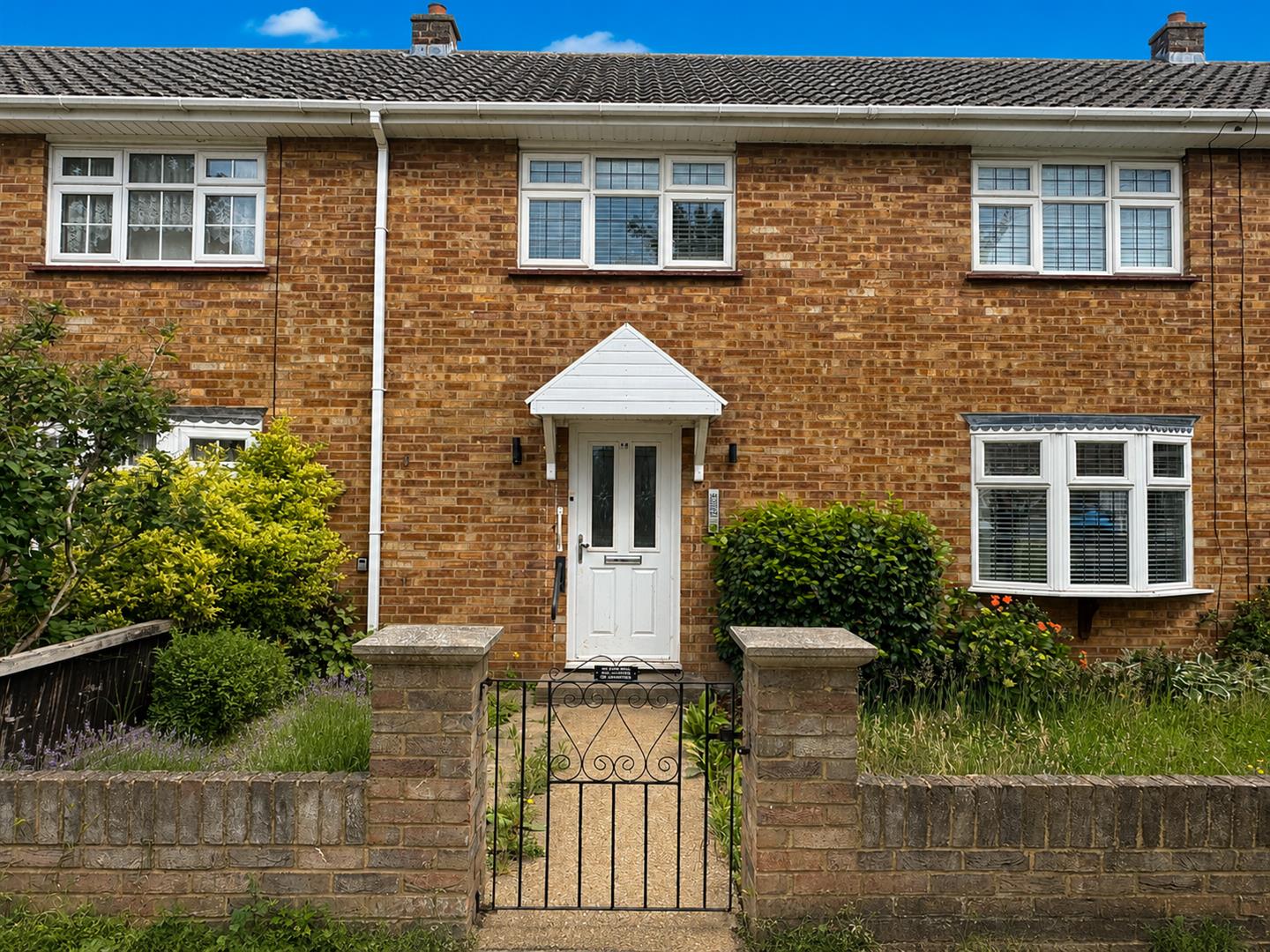 Flat Halton Road in Chadwell St Mary