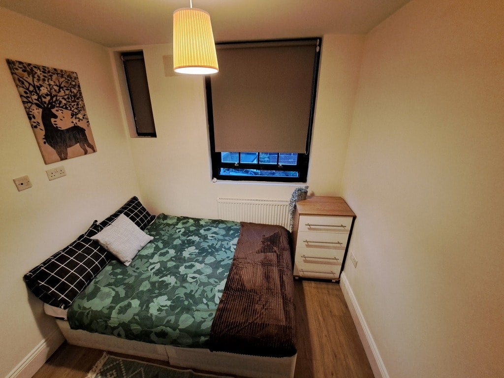 Room Chadbourn Street in Greater London