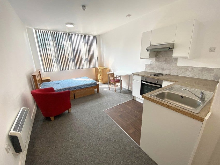 Flat Paradise Street in Portsmouth