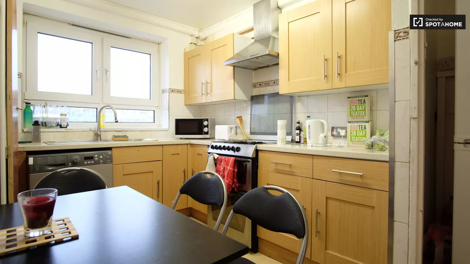 Flat Hunton Street in Greater London