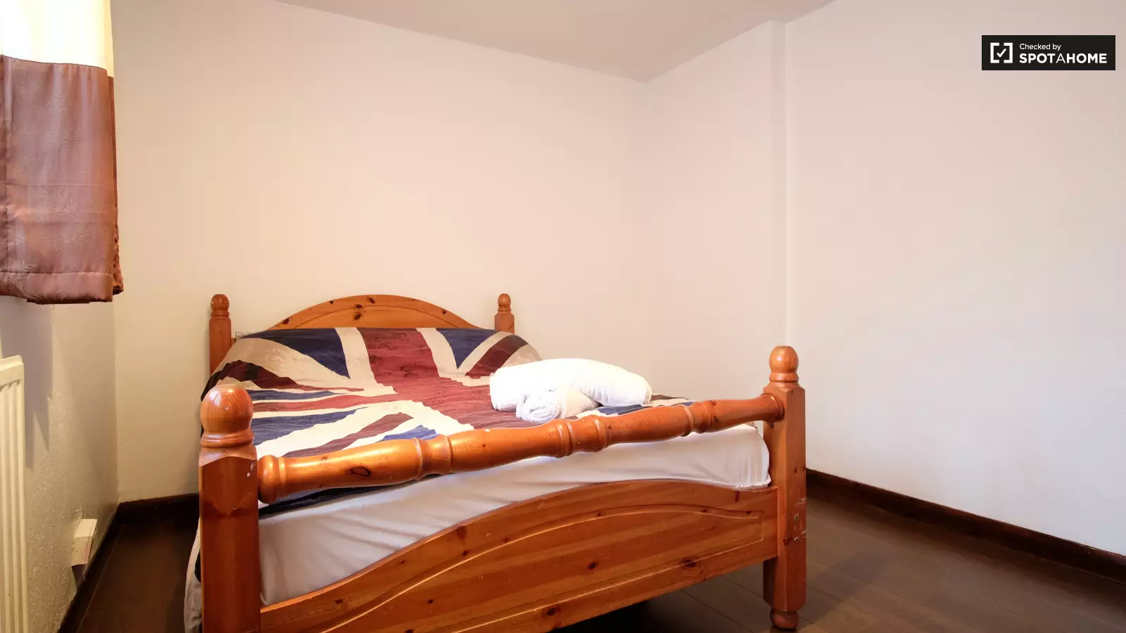 Flat Hunton Street in Greater London