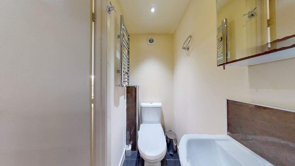 Room Cranhurst Road in Greater London