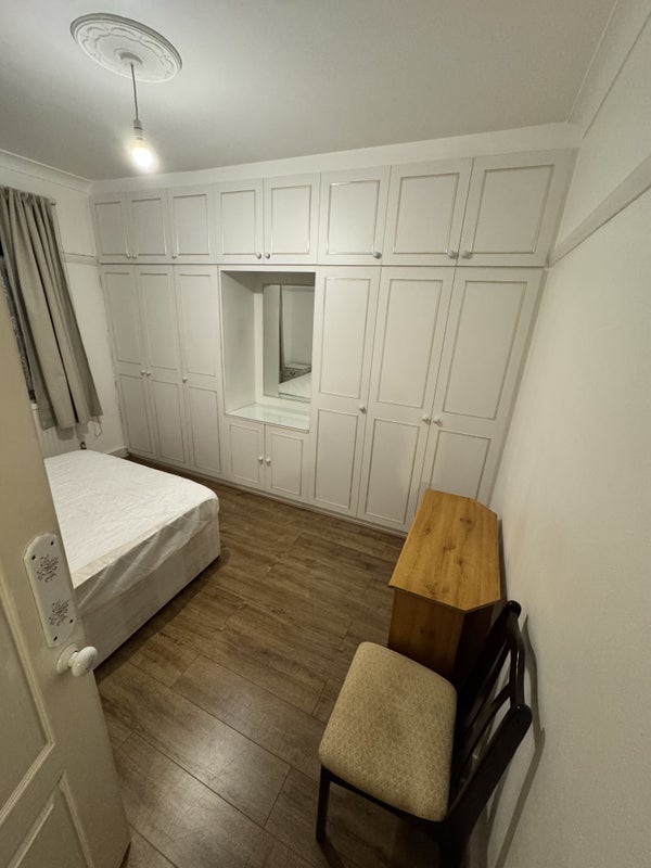 Room York Road in Greater London