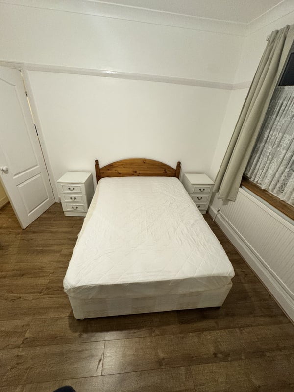 Room York Road in Greater London