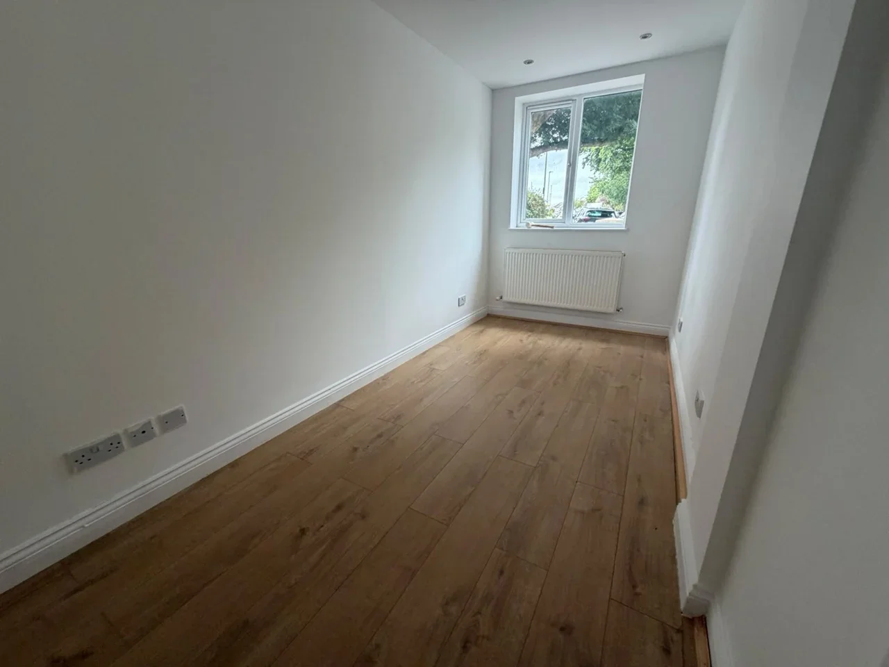 Flat Green Avenue in Greater London