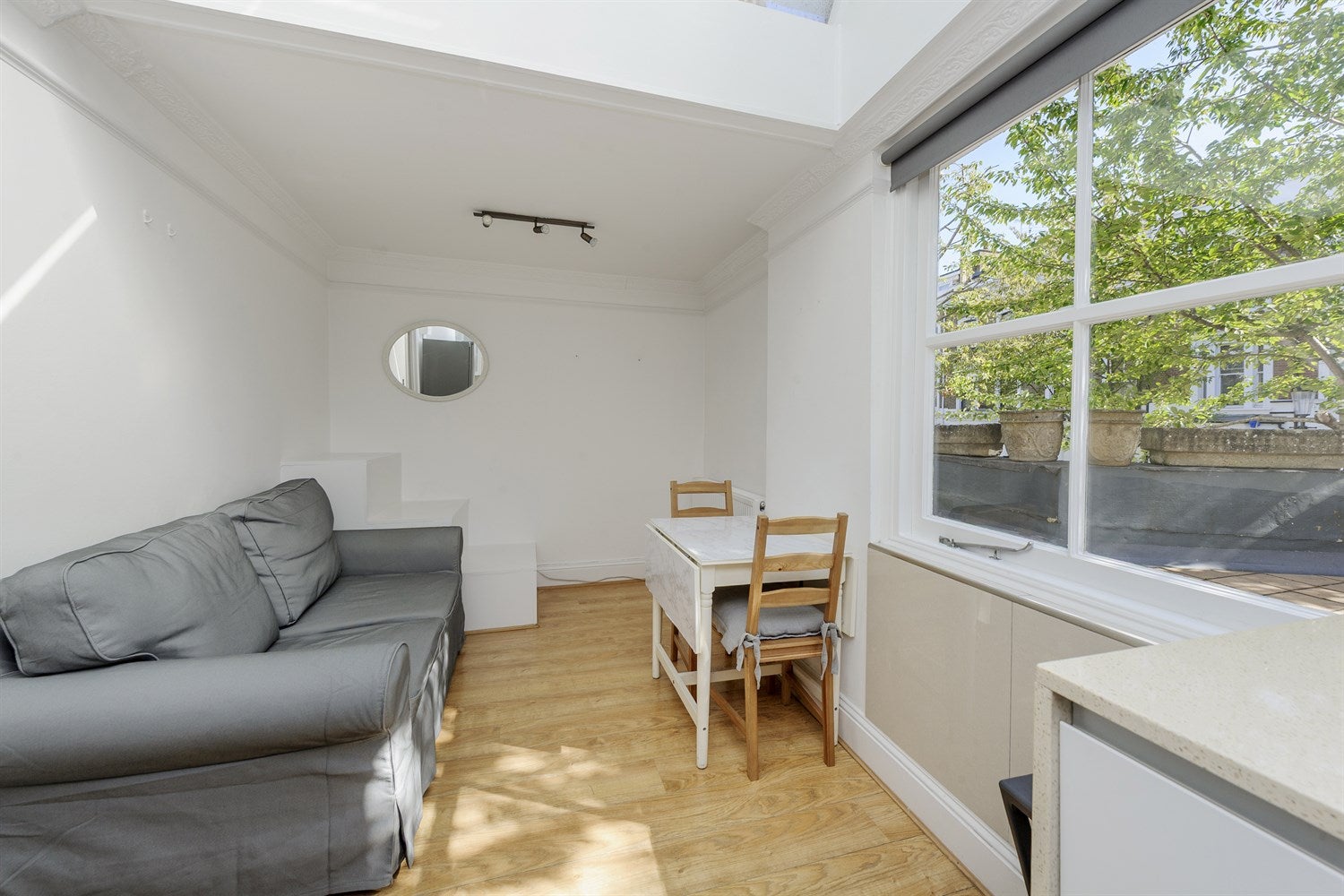 Flat Chesterton Road in Greater London