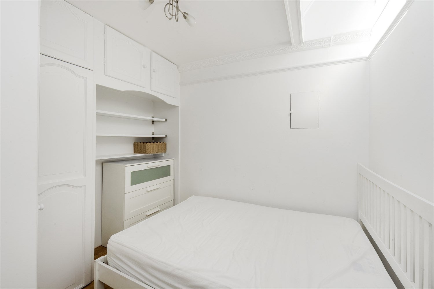 Flat Chesterton Road in Greater London