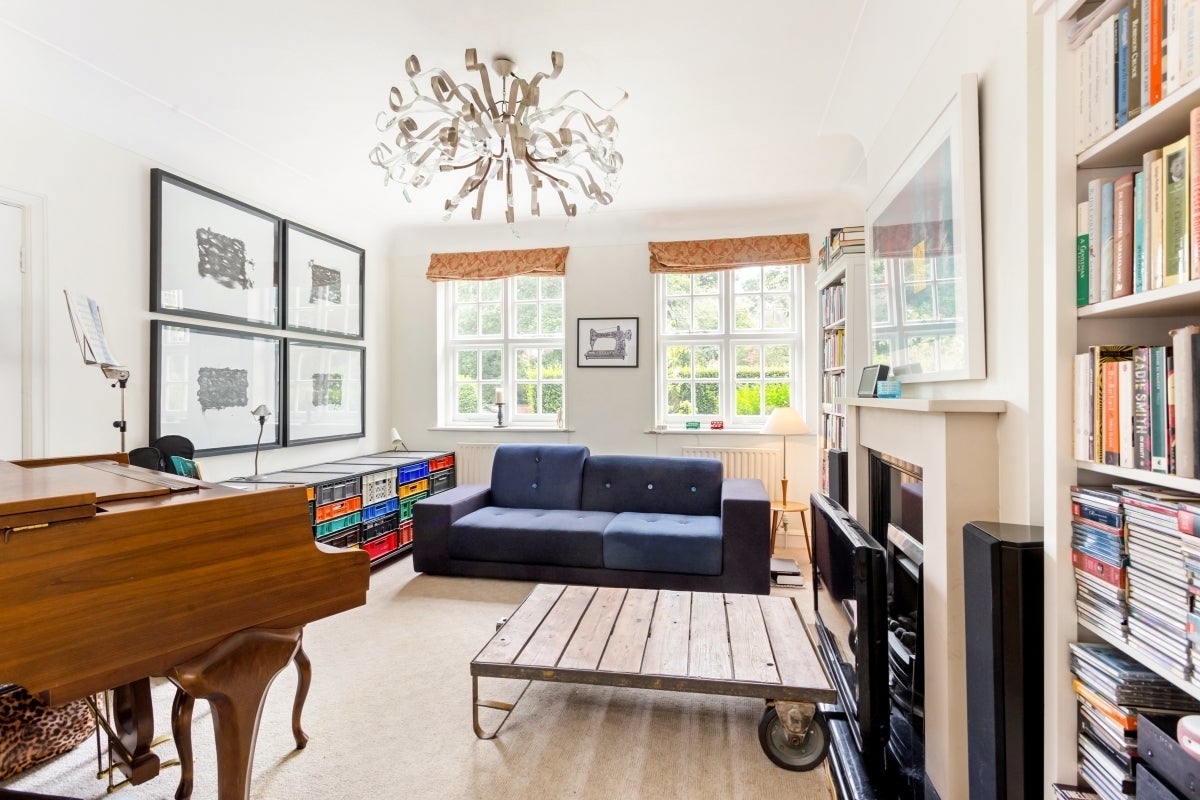 House Cranmore Way in Greater London