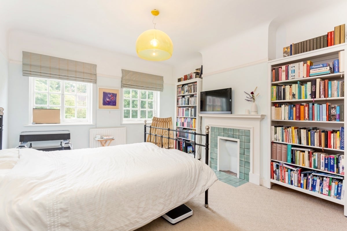 House Cranmore Way in Greater London