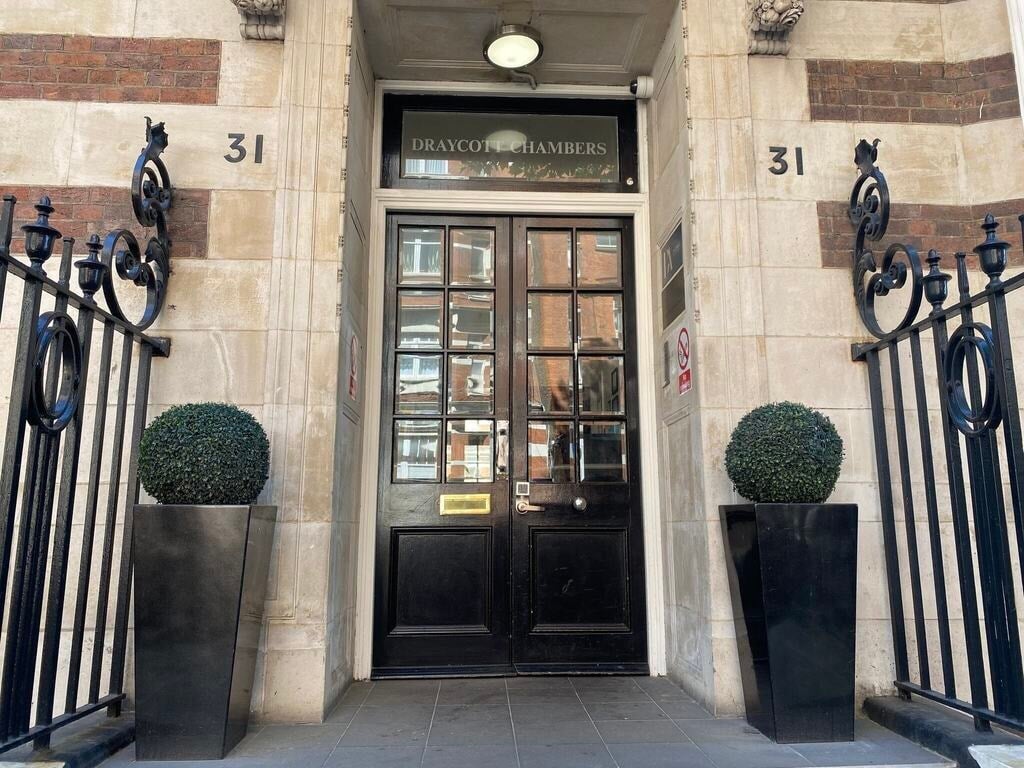 Flat Draycott Avenue in Greater London