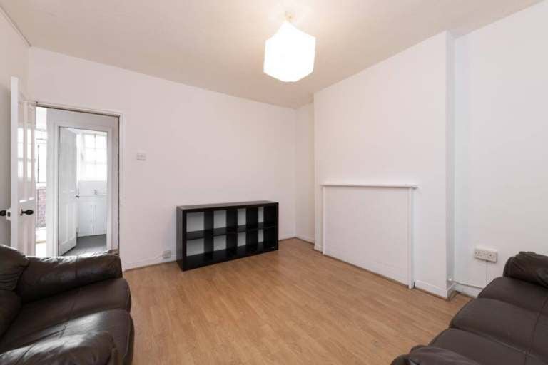 Flat Old Willow Close in Greater London