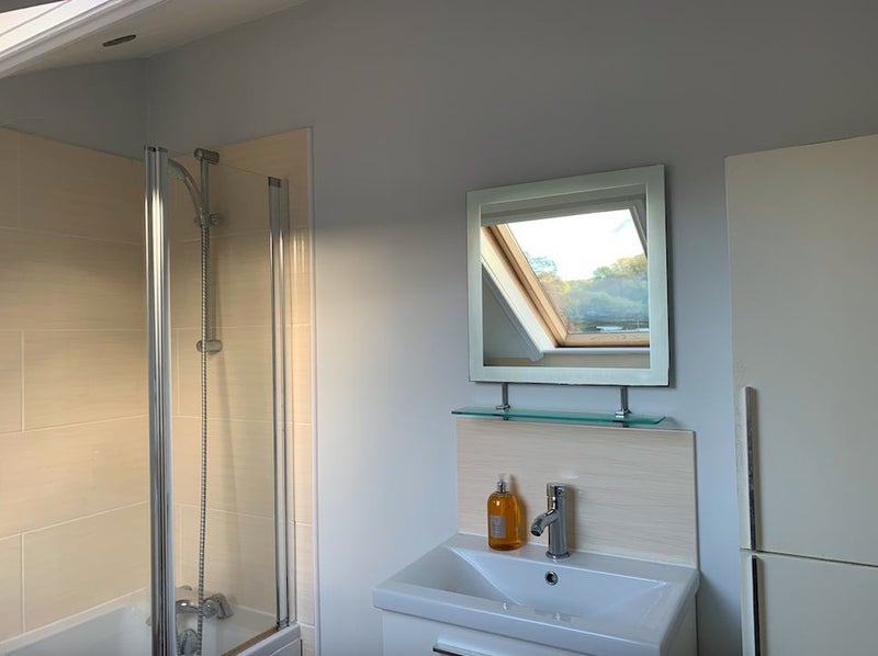 Room Bath Road in Bristol