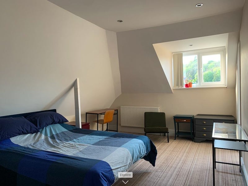 Room Bath Road in Bristol