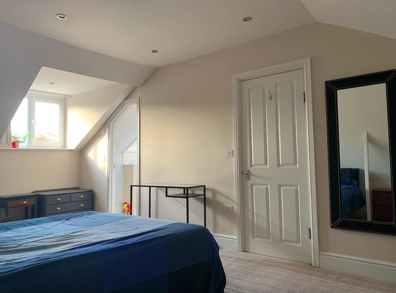 Room Bath Road in Bristol