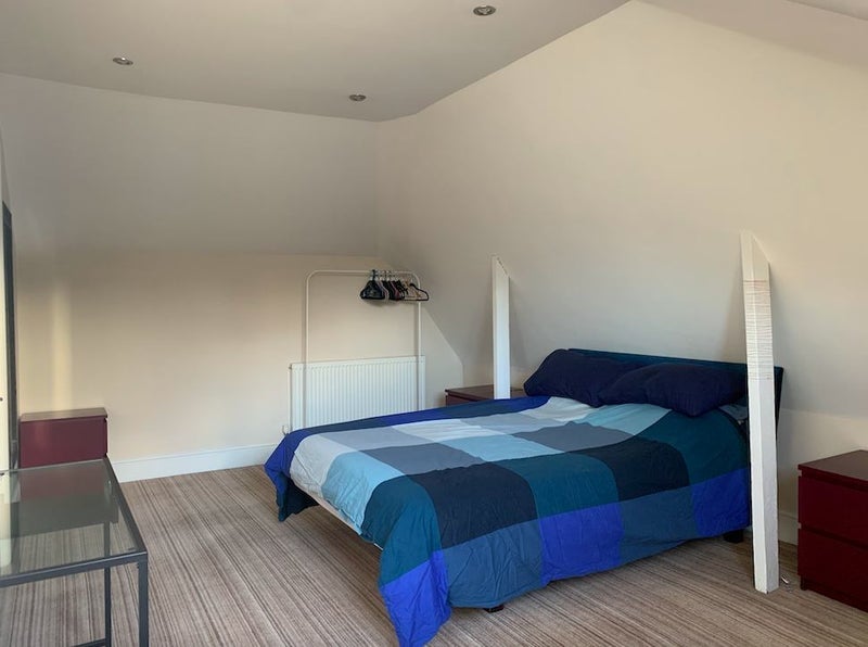 Room Bath Road in Bristol