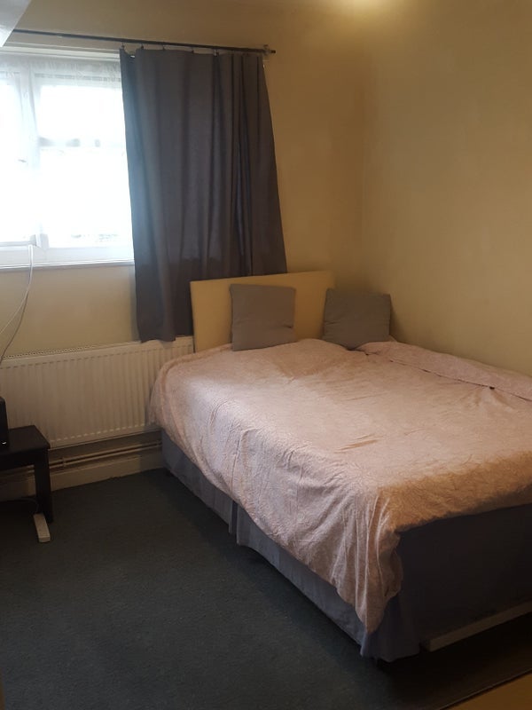 Room New North Road in Greater London
