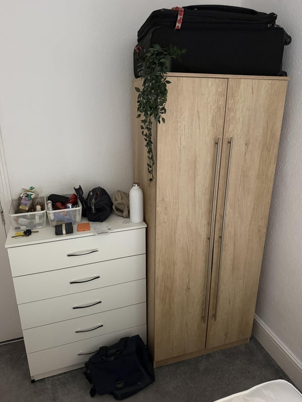 Room Askew Road in Greater London