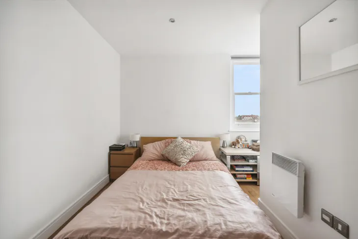 Flat Clapham High Street in Greater London