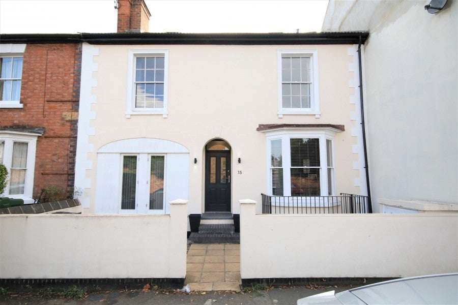 Flat Cross Road in Royal Leamington Spa