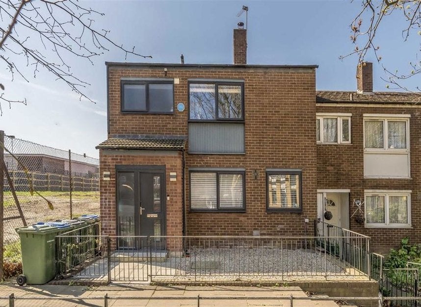 House Lewisham Road in Greater London