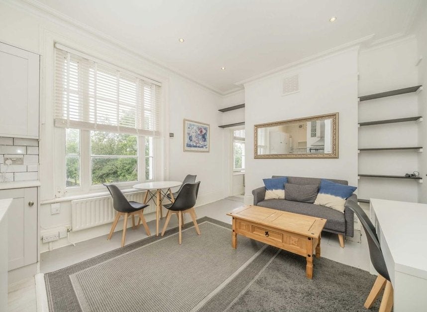 Flat Grafton Square in Greater London
