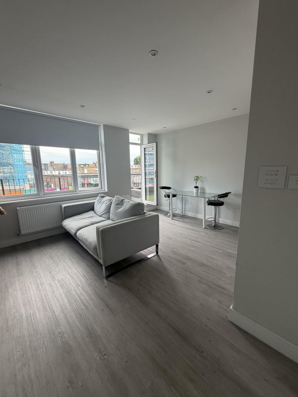 Room Mitcham Road in Greater London