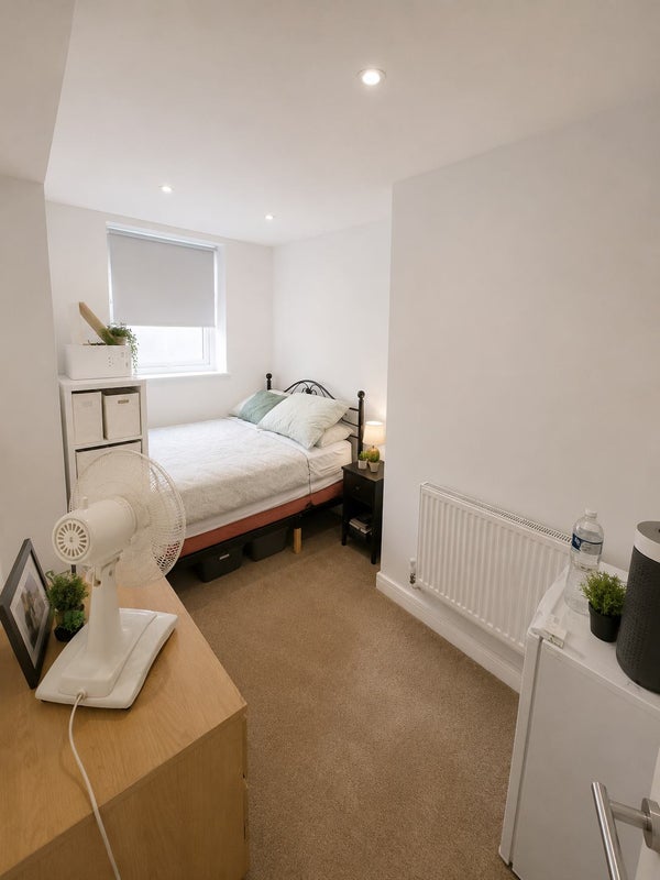 Room Mitcham Road in Greater London