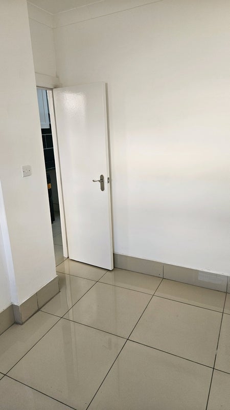 Room Oakfield Road in Greater London