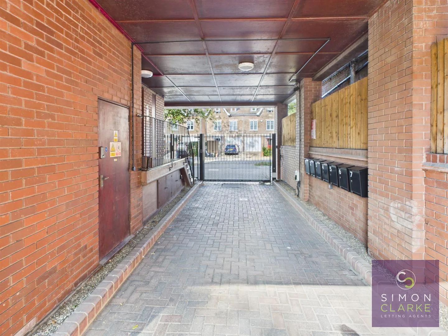 Flat Nether Street in Greater London