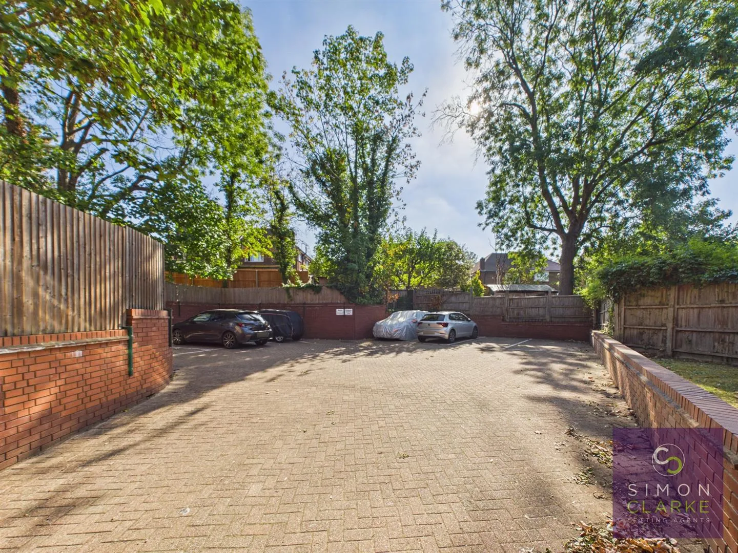 Flat Nether Street in Greater London