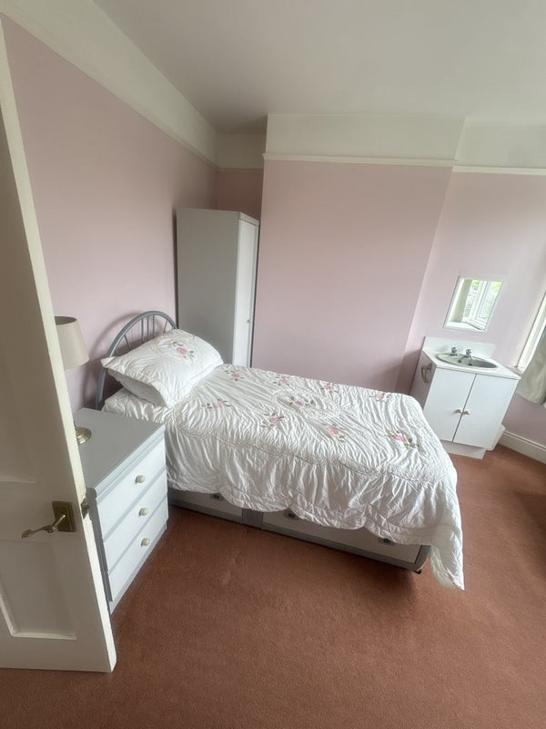 Room Heathwood Road in Bournemouth