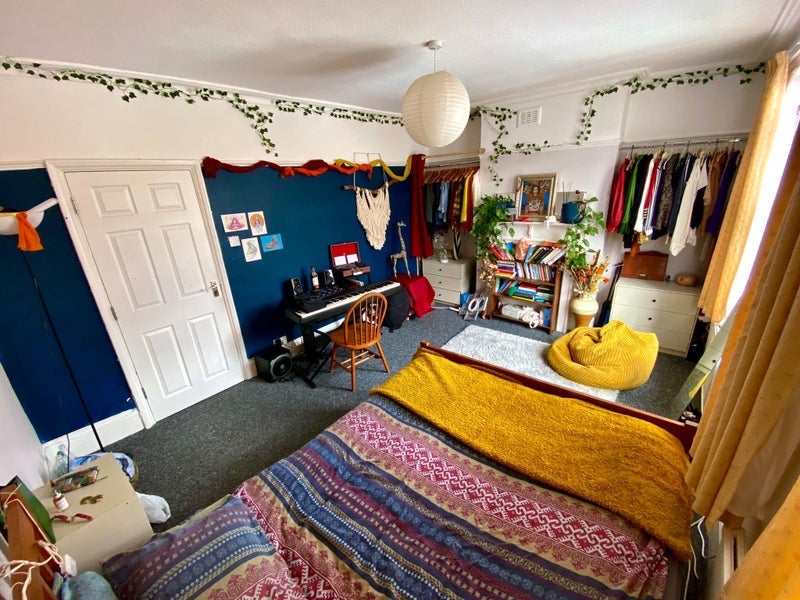 Room Strode Road in Greater London