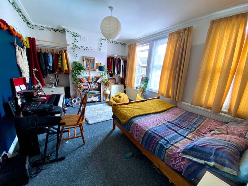 Room Strode Road in Greater London