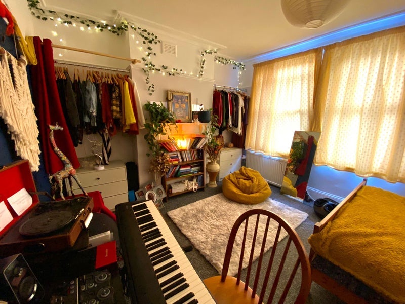 Room Strode Road in Greater London