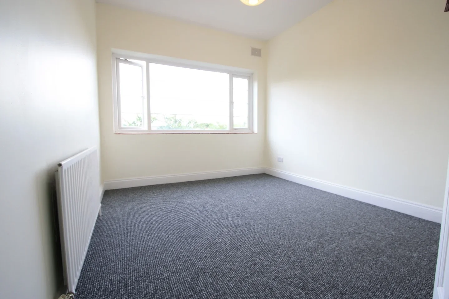 Flat Peckham High Street in Greater London