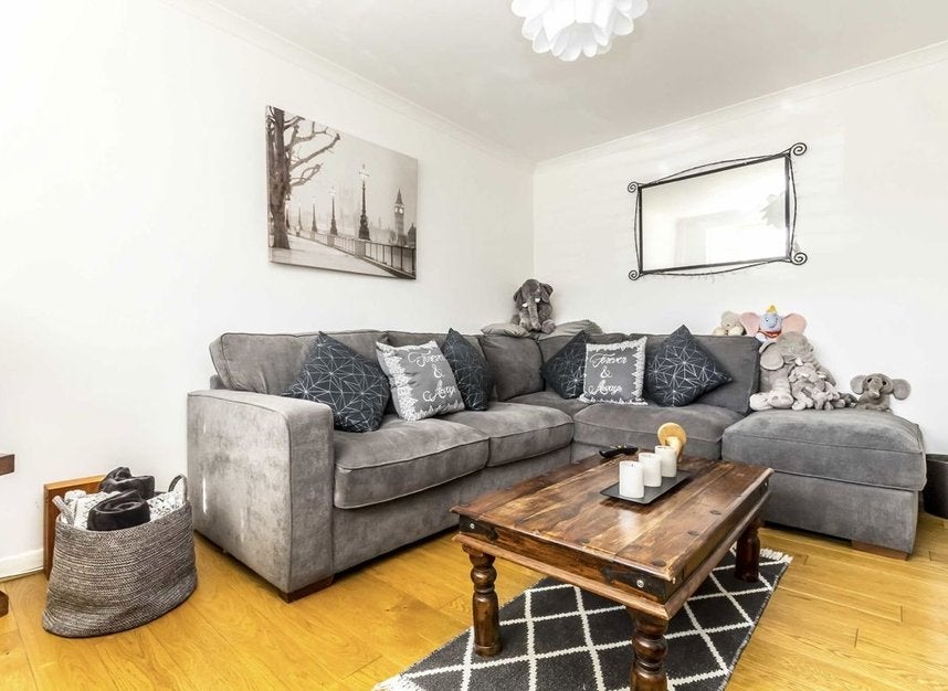 House Beverley Close in Greater London