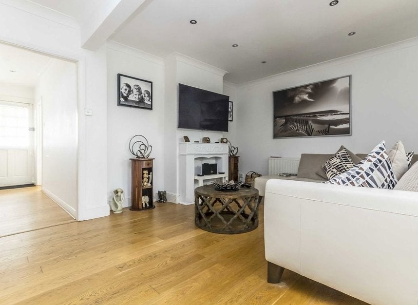 House Beverley Close in Greater London