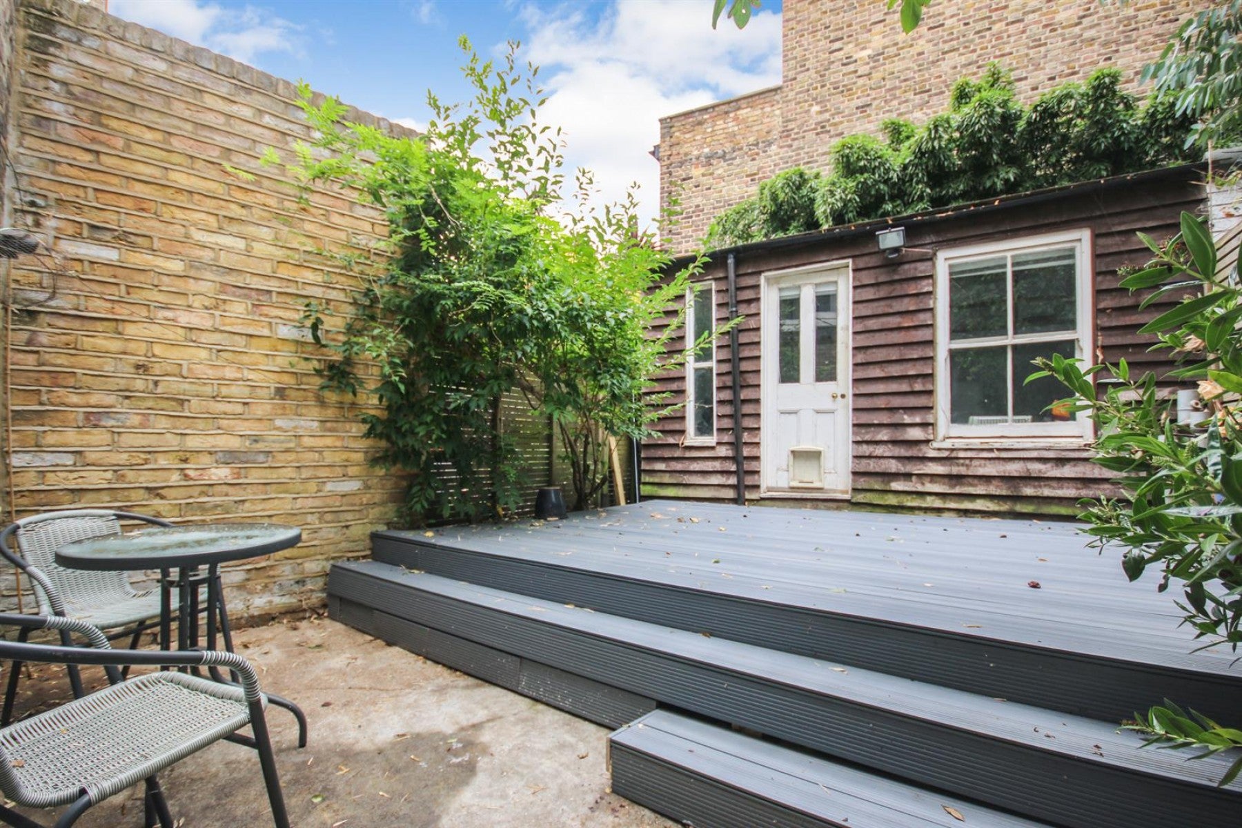 Flat Mountgrove Road in Greater London