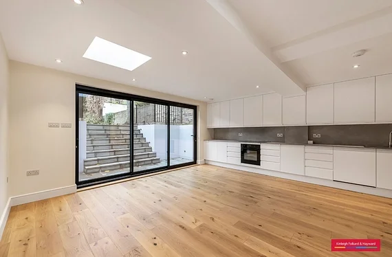 Flat Fellows Road in Greater London