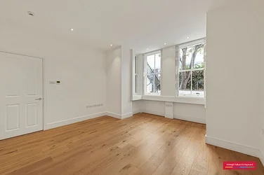 Flat Fellows Road in Greater London