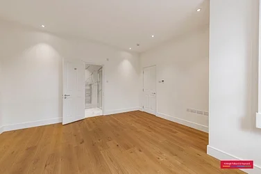 Flat Fellows Road in Greater London