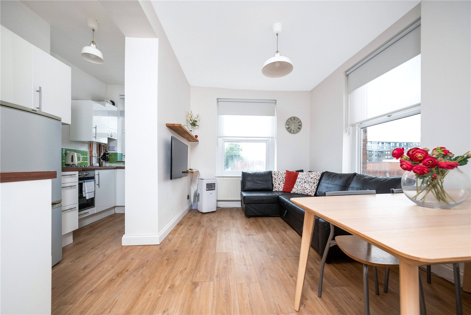 Flat Browning Street in Greater London