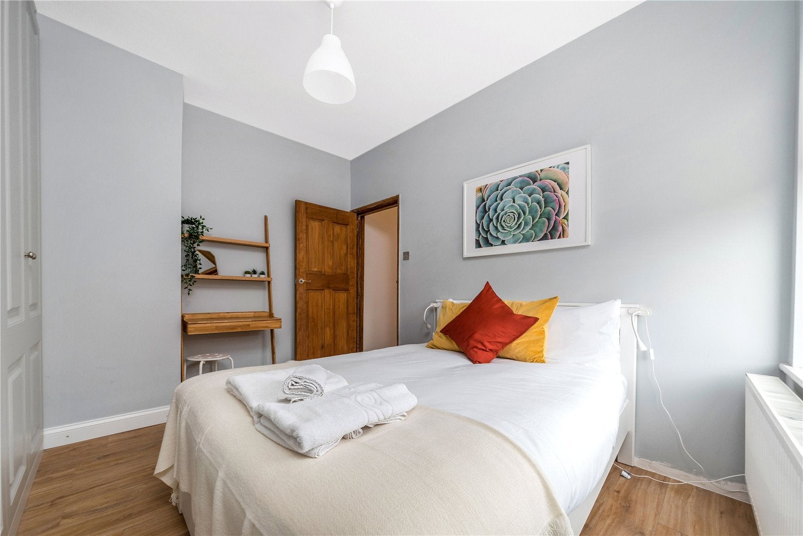 Flat Browning Street in Greater London