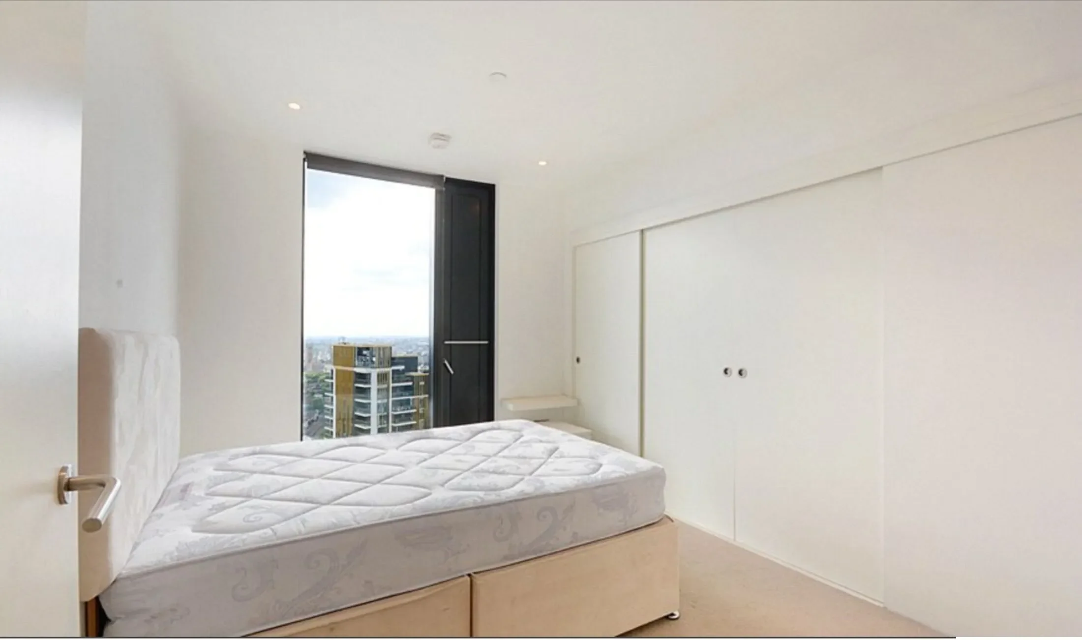 Flat Wollaston Close in Greater London