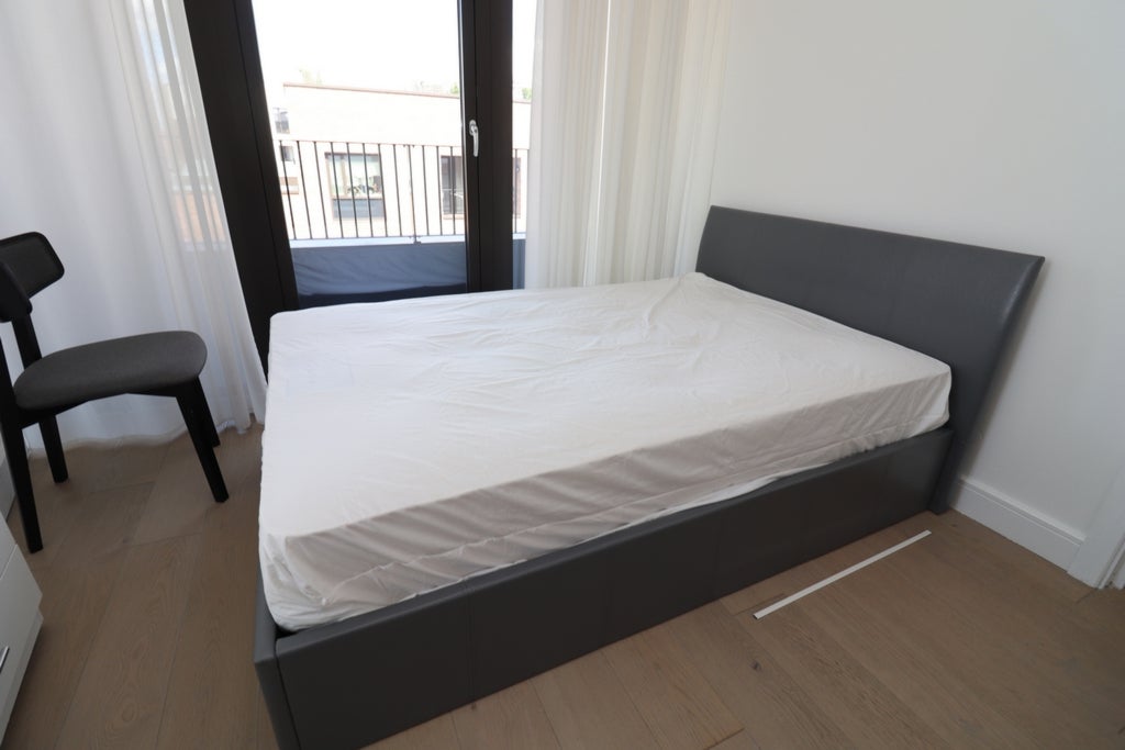 Room Globe Road in Greater London