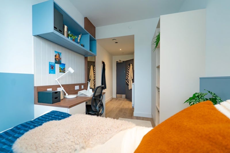 Room Fairlawn Avenue in Bristol