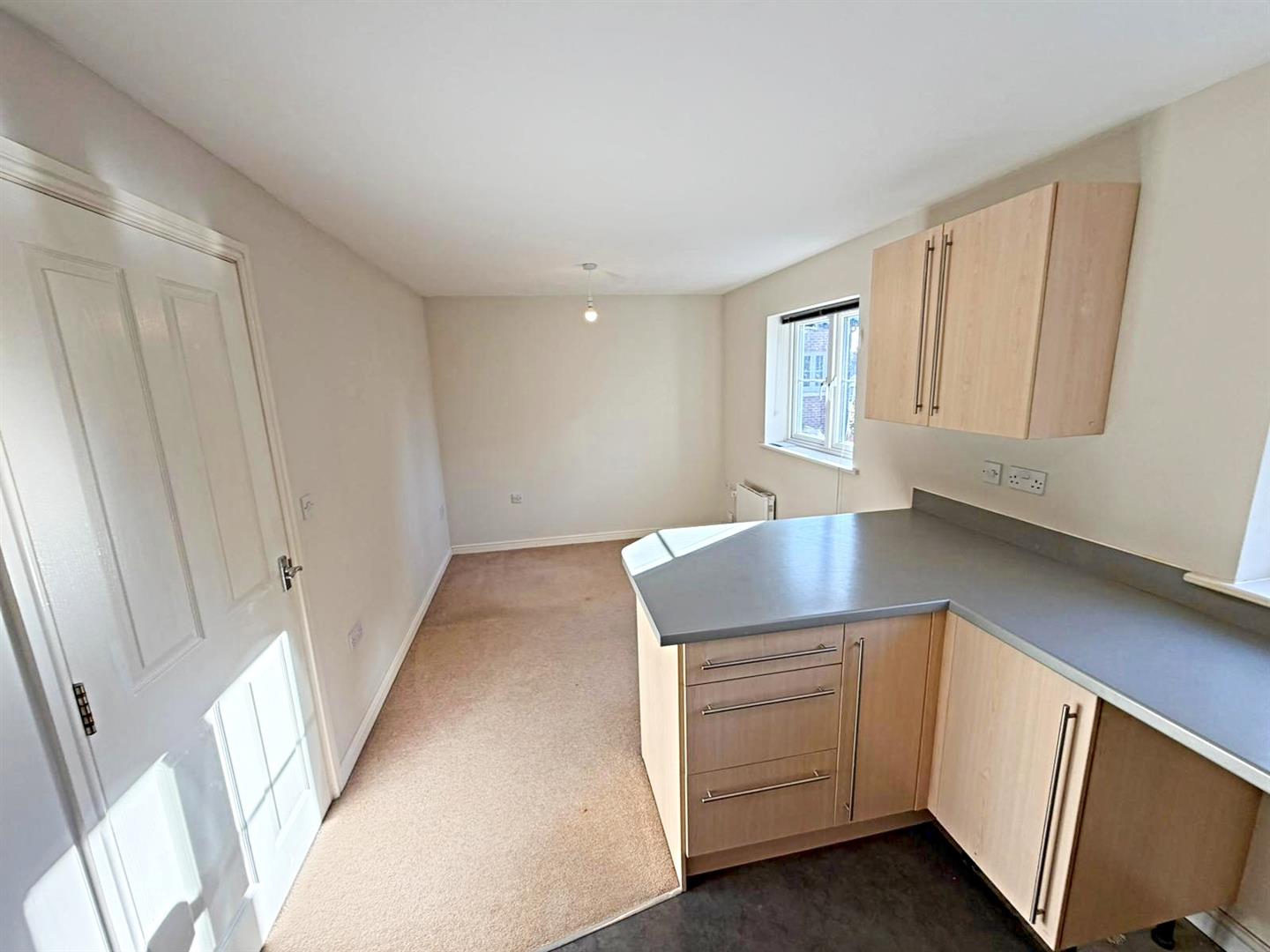 Flat Whitworth Square in Cardiff