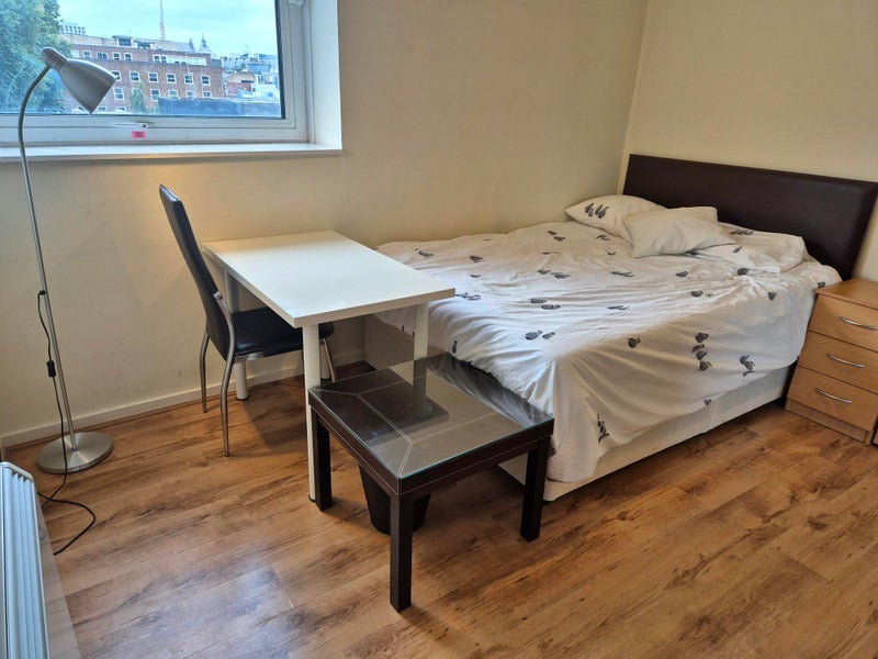 Room Regency Street in City of Westminster