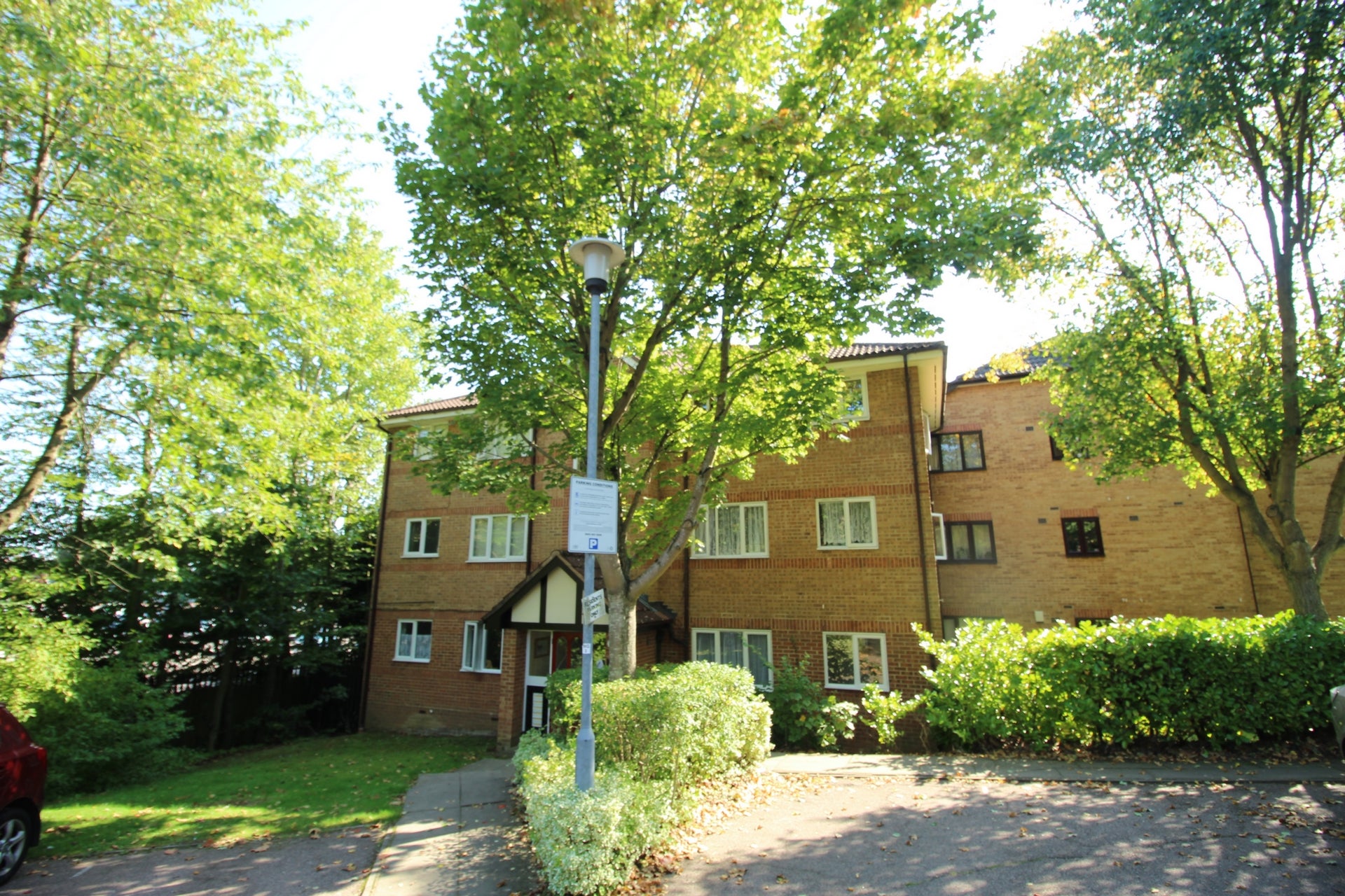 Flat Centre Drive in Epping Forest