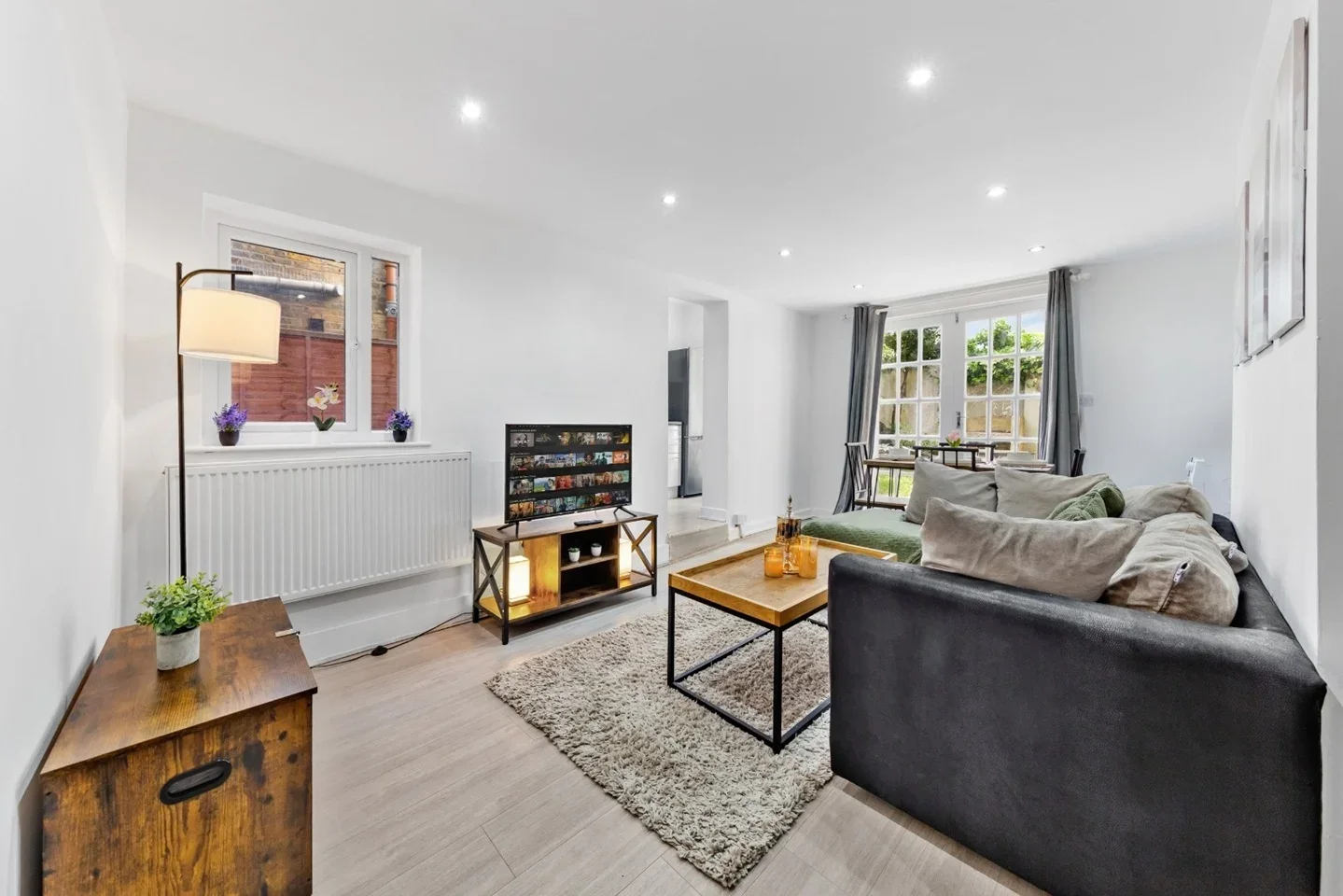 Flat Clement Avenue in Greater London